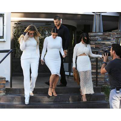 Die Kardashian-Schwestern im Weißwurstlook