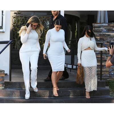 Die Kardashian-Schwestern im Weißwurstlook