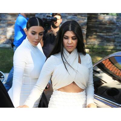 Die Kardashian-Schwestern im Weißwurstlook