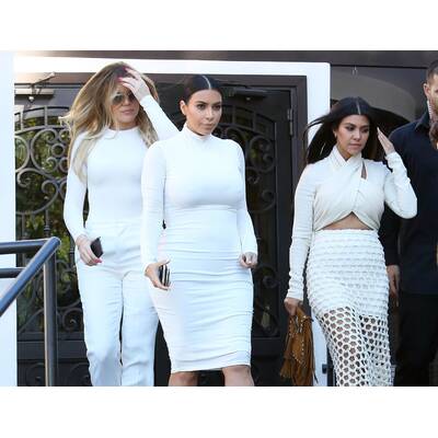Die Kardashian-Schwestern im Weißwurstlook