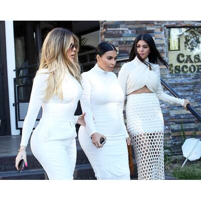 Die Kardashian-Schwestern im Weißwurstlook