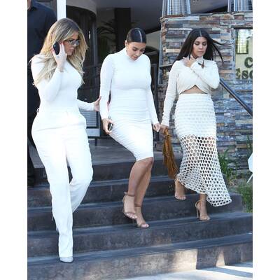 Die Kardashian-Schwestern im Weißwurstlook