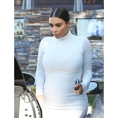 Die Kardashian-Schwestern im Weißwurstlook