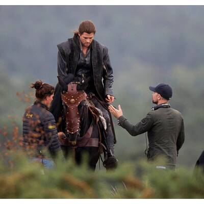 Chris Hemworth: Hoch zu Ross für 