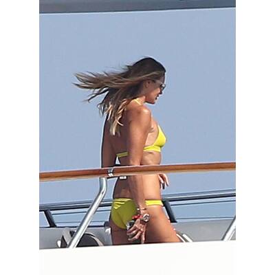 Elle Macpherson zeigt ihren Beachbody