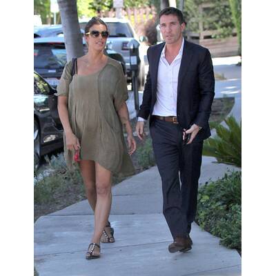 Elisabetta Canalis verhüllt ihren Babybauch