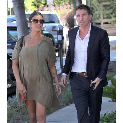 Elisabetta Canalis verhüllt ihren Babybauch