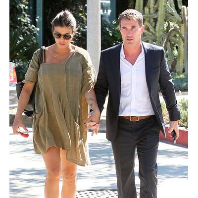 Elisabetta Canalis verhüllt ihren Babybauch