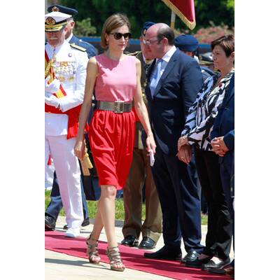 Königin Letizia im Colourblocking-Look