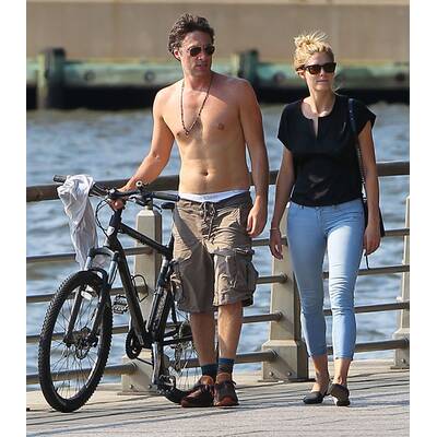 Zach Braff zeigt Bauch & Freundin