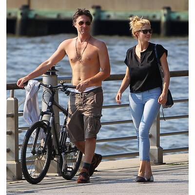 Zach Braff zeigt Bauch & Freundin