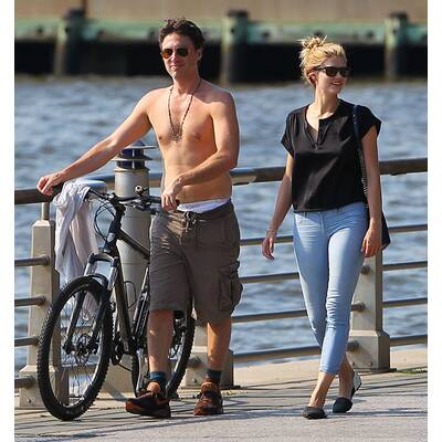 Zach Braff zeigt Bauch & Freundin