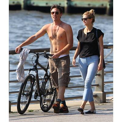 Zach Braff zeigt Bauch & Freundin