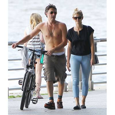 Zach Braff zeigt Bauch & Freundin