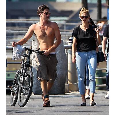 Zach Braff zeigt Bauch & Freundin