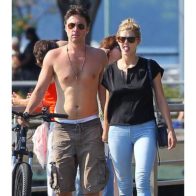 Zach Braff zeigt Bauch & Freundin