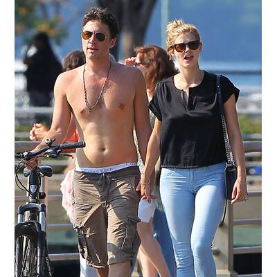 Zach Braff zeigt Bauch & Freundin
