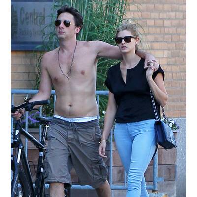 Zach Braff zeigt Bauch & Freundin