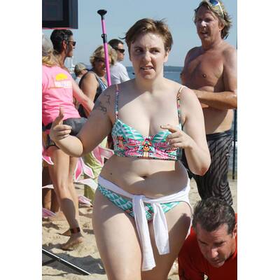 Lena Dunham: Charity-Paddling
