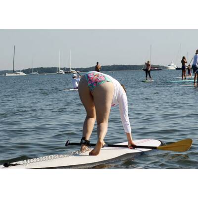 Lena Dunham: Charity-Paddling