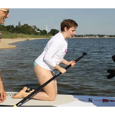 Lena Dunham: Charity-Paddling