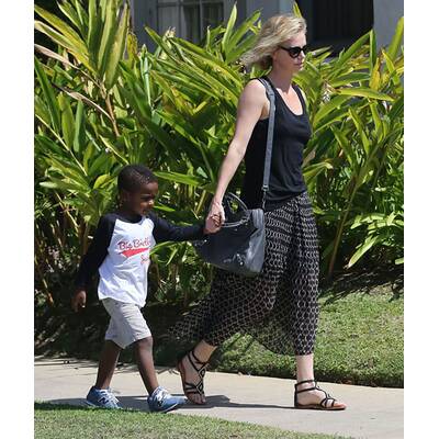 Charlize Theron bringt Sohn Jackson zum Spiel-Date