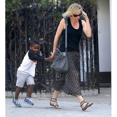 Charlize Theron bringt Sohn Jackson zum Spiel-Date