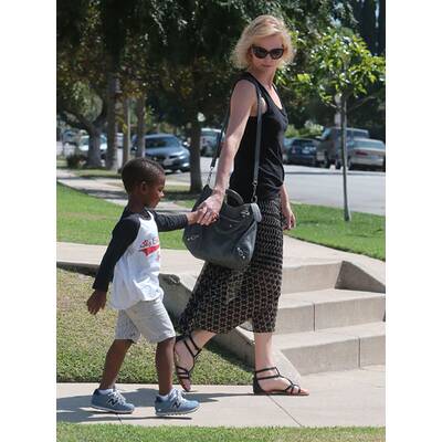 Charlize Theron bringt Sohn Jackson zum Spiel-Date