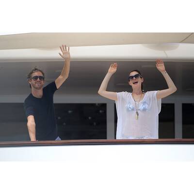 Anne Hathaway: Bikini-Urlaub mit Ehemann