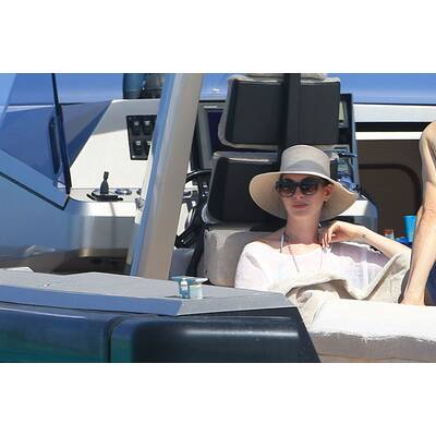 Anne Hathaway: Bikini-Urlaub mit Ehemann