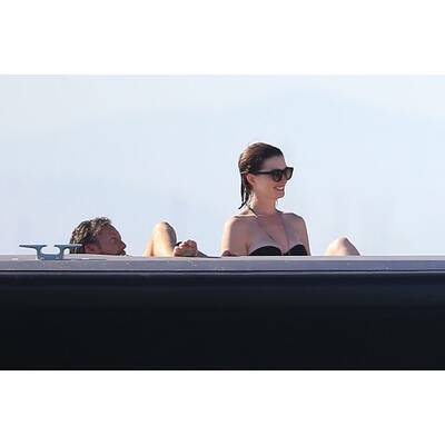 Anne Hathaway: Bikini-Urlaub mit Ehemann