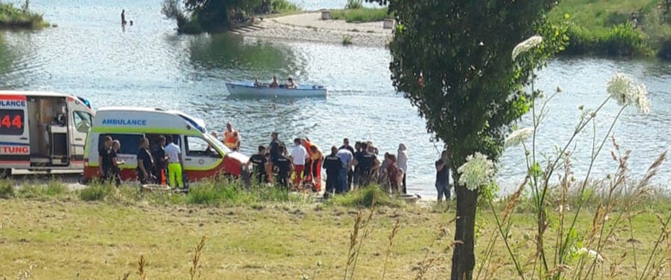 Familie geht in Donau unter - Zeugen retten sie