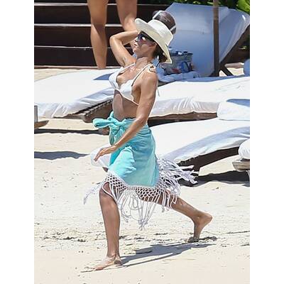 Jessica Alba, Bikini zu knapp?