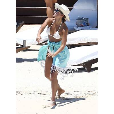 Jessica Alba, Bikini zu knapp?