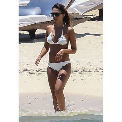Jessica Alba, Bikini zu knapp?