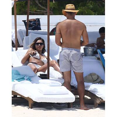 Jessica Alba, Bikini zu knapp?