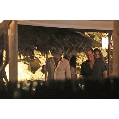 George & Amal Clooney: Auf Ibiza mit Cindy Crawford