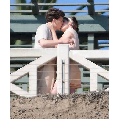 Kristen Stewart & Jesse Eisenberg knutschen