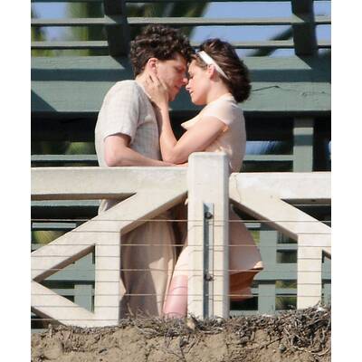 Kristen Stewart & Jesse Eisenberg knutschen