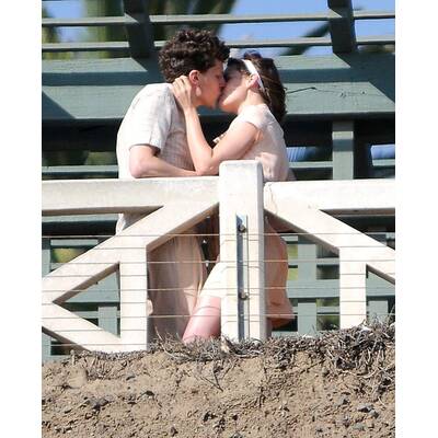 Kristen Stewart & Jesse Eisenberg knutschen