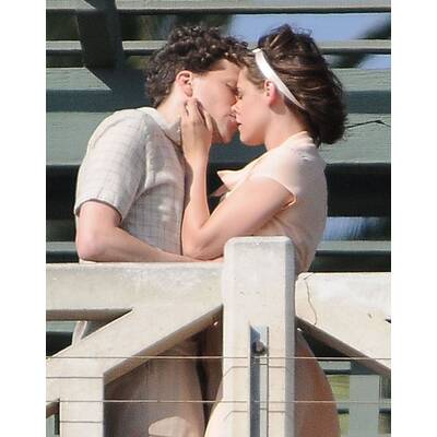 Kristen Stewart & Jesse Eisenberg knutschen