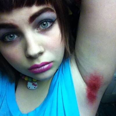 Gefärbte Achselhaare: Top oder Flop? 