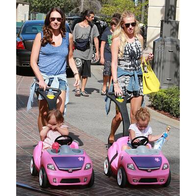 Die Ecclestone-Girls on Tour