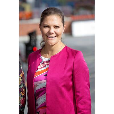 Prinzessin Victoria von Schweden versteckt Mini-Bauch