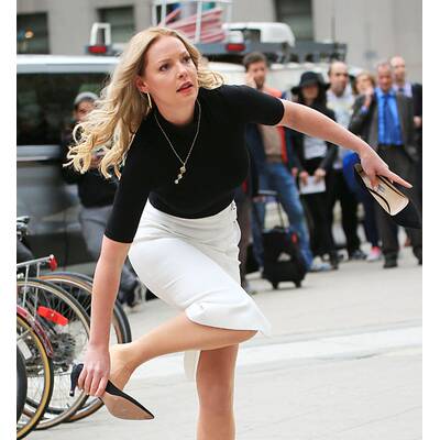Katherine Heigl zieht sich auf der Straße um