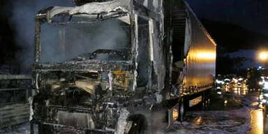 Brennender Lkw legte A10 lahm