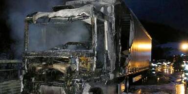 Brennender Lkw legte A10 lahm