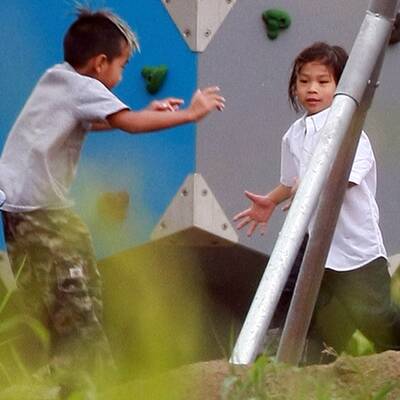 Mutterglück: Angelina Jolie am Spielplatz