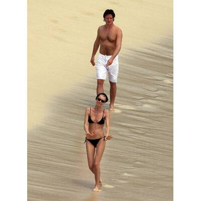 Am Strand: So verliebt turtelt Eva Herzigova