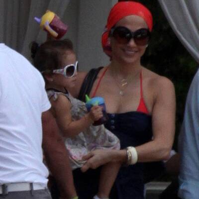 Jennifer Lopez: Mit Zwillingen am Pool